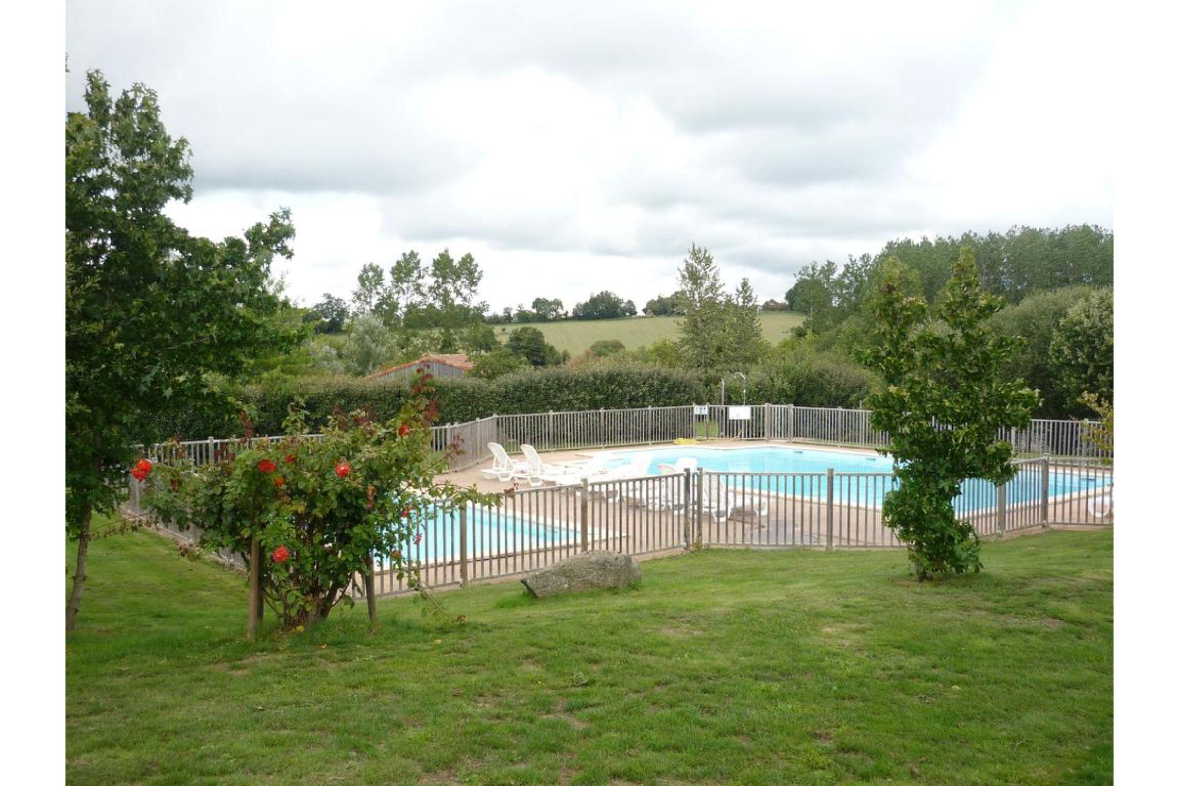 Terres De France - Natura Resort Pescalis Moncoutant Exterior foto